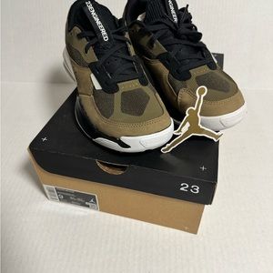 Jordan Air 200E Mens Lifestyle Sneakers Medium Olive/Red DC9836 261 Size 9